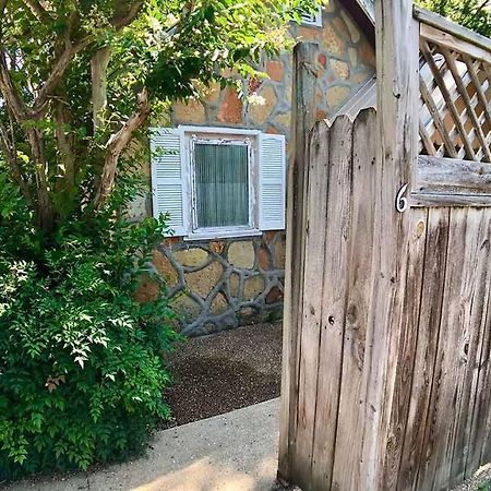 D'Vinery Rock Cottage/ #6 Eureka Springs Bagian luar foto
