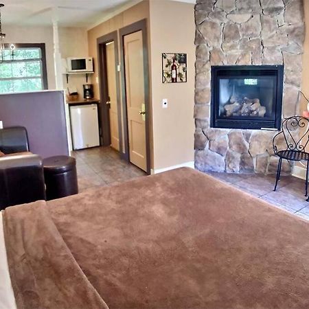 D'Vinery Rock Cottage/ #6 Eureka Springs Bagian luar foto